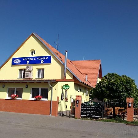 Penzion Kometa Hotel Pasohlavky Exterior photo